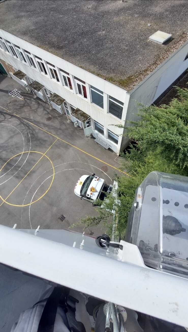 Vue depuis une nacelle pendant une intervention APIS en hauteur